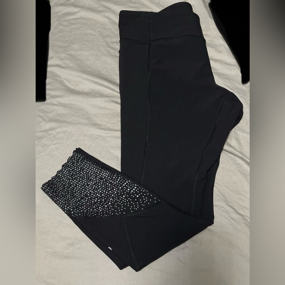 ⭐️Like New⭐️ Lululemon: Women’s Crops- Size 10 - Picture 11 of 11
